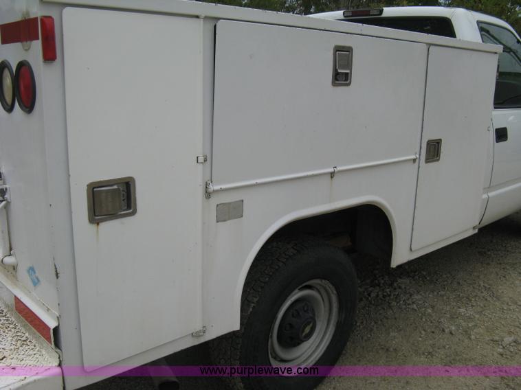 image for item B8028 2000 Chevrolet C2500 utility pickup truck