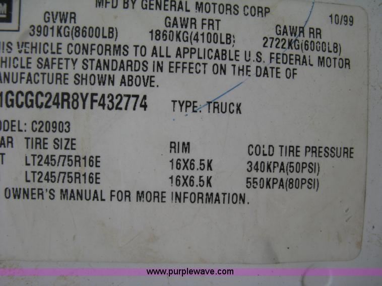image for item B8028 2000 Chevrolet C2500 utility pickup truck