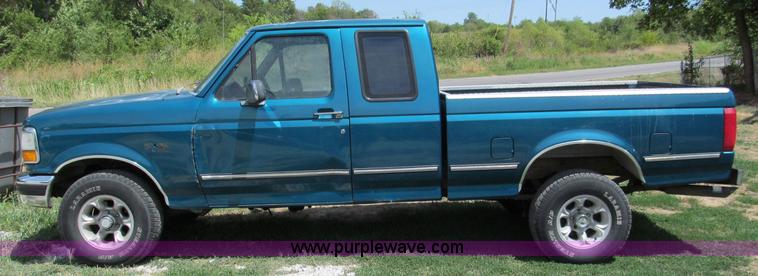 image for item C2471 1993 Ford F150 XLT SuperCab pickup truck