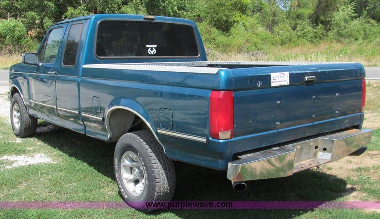 image for item C2471 1993 Ford F150 XLT SuperCab pickup truck