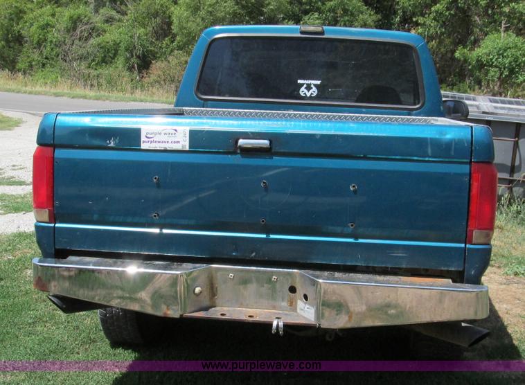 image for item C2471 1993 Ford F150 XLT SuperCab pickup truck
