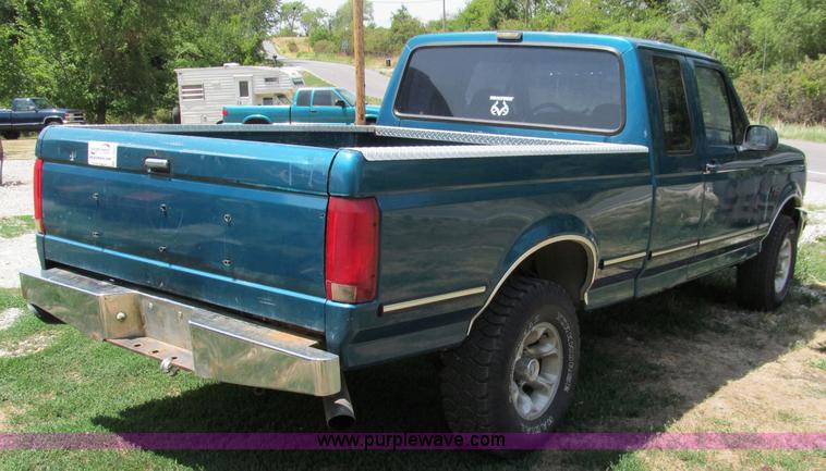 image for item C2471 1993 Ford F150 XLT SuperCab pickup truck