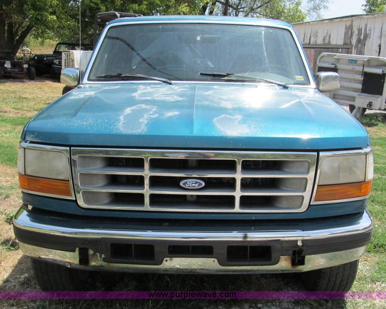 image for item C2471 1993 Ford F150 XLT SuperCab pickup truck