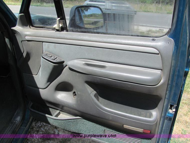 image for item C2471 1993 Ford F150 XLT SuperCab pickup truck