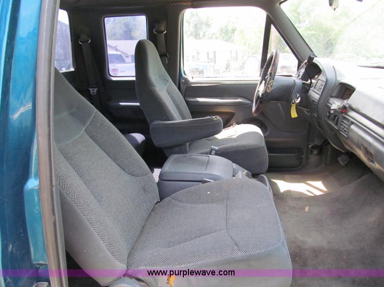 image for item C2471 1993 Ford F150 XLT SuperCab pickup truck