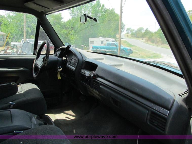 image for item C2471 1993 Ford F150 XLT SuperCab pickup truck