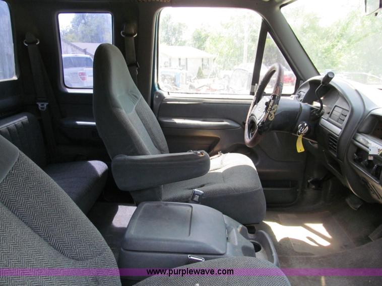 image for item C2471 1993 Ford F150 XLT SuperCab pickup truck