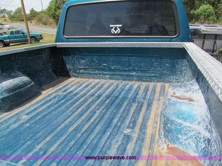 image for item C2471 1993 Ford F150 XLT SuperCab pickup truck