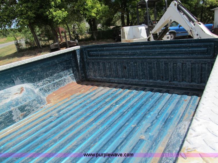 image for item C2471 1993 Ford F150 XLT SuperCab pickup truck