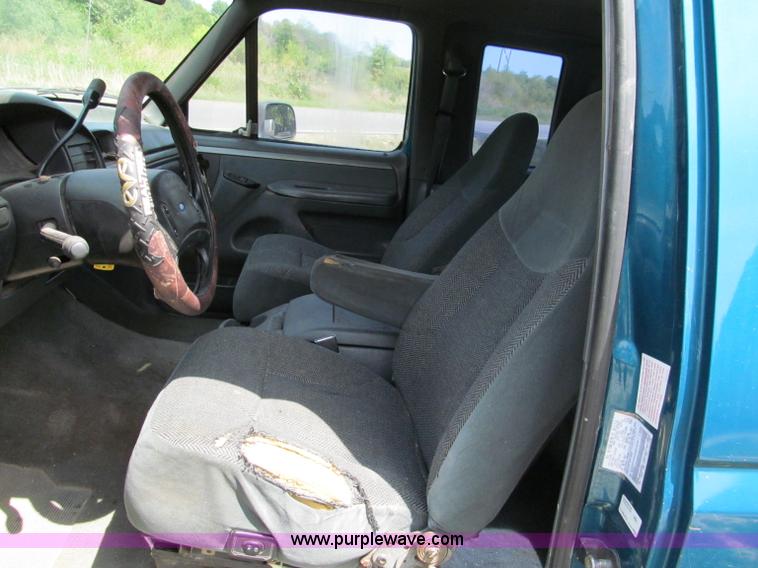 image for item C2471 1993 Ford F150 XLT SuperCab pickup truck