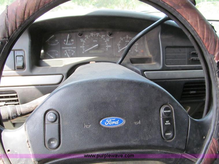 image for item C2471 1993 Ford F150 XLT SuperCab pickup truck