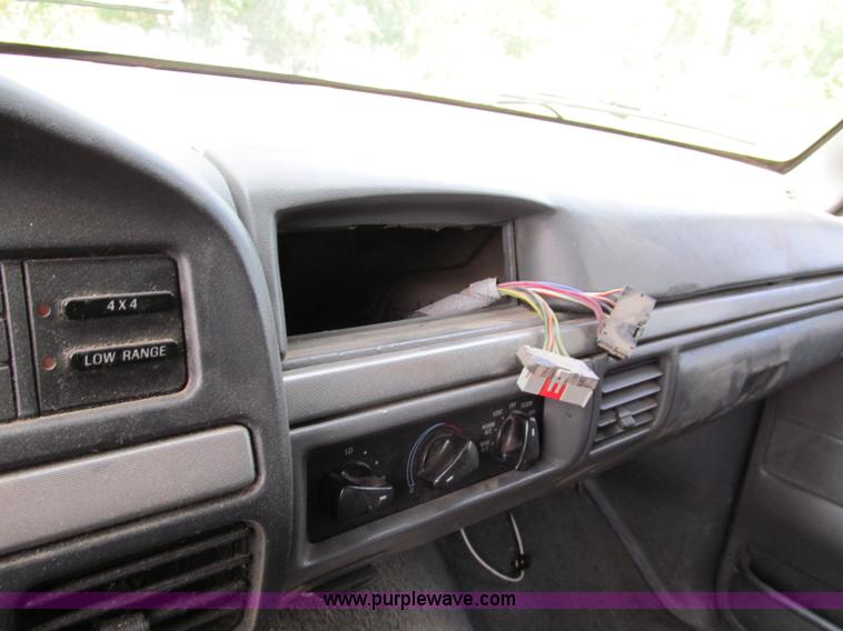 image for item C2471 1993 Ford F150 XLT SuperCab pickup truck