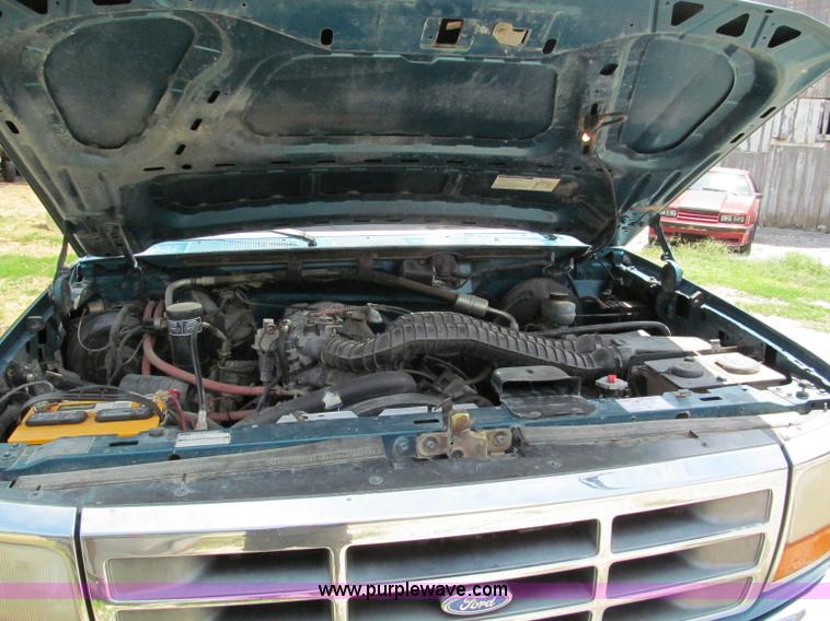 image for item C2471 1993 Ford F150 XLT SuperCab pickup truck