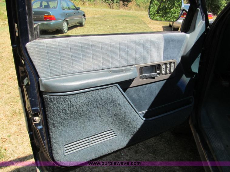 image for item C2488 1994 Chevrolet Silverado 1500 Z71 Off-Road pickup truck