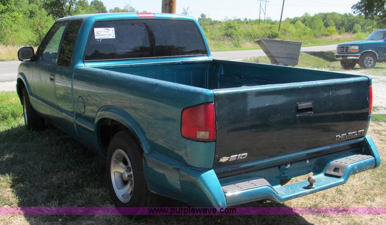 image for item C2489 1995 GMC Sonoma SLS extended cab pickup truck