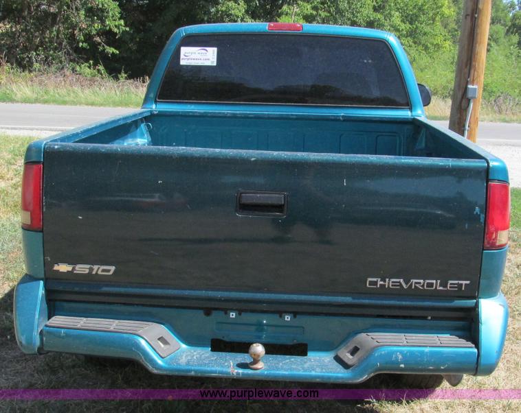 image for item C2489 1995 GMC Sonoma SLS extended cab pickup truck