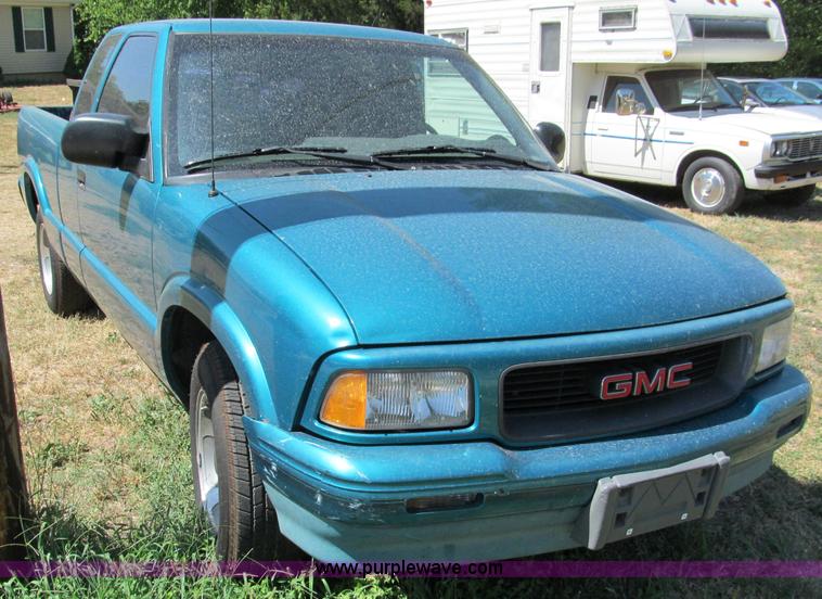 image for item C2489 1995 GMC Sonoma SLS extended cab pickup truck