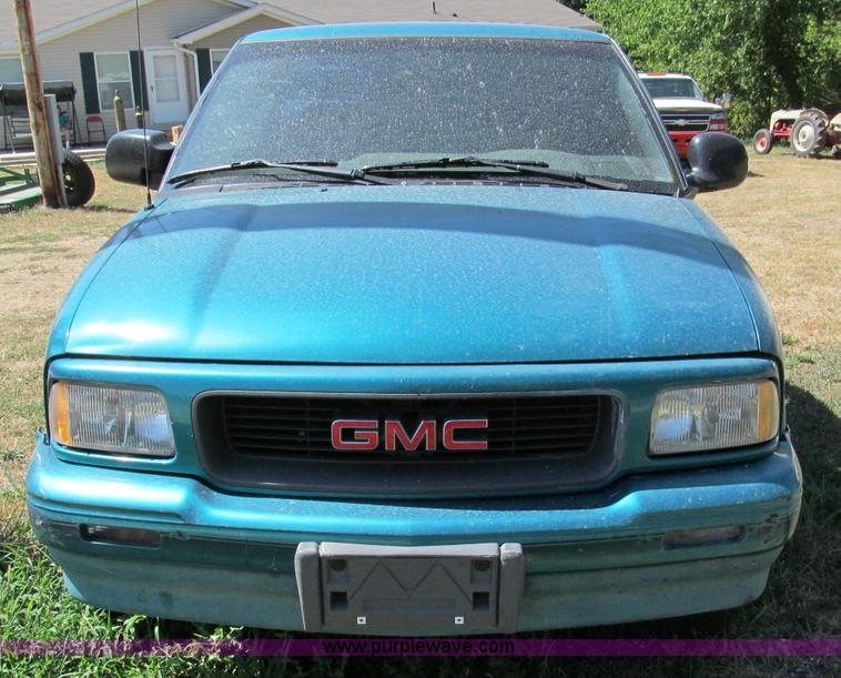 image for item C2489 1995 GMC Sonoma SLS extended cab pickup truck