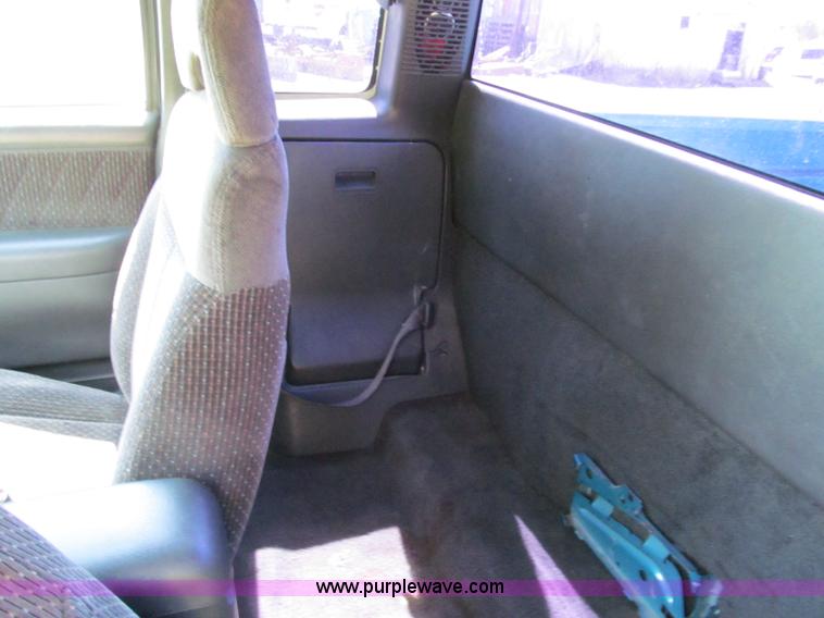 image for item C2489 1995 GMC Sonoma SLS extended cab pickup truck