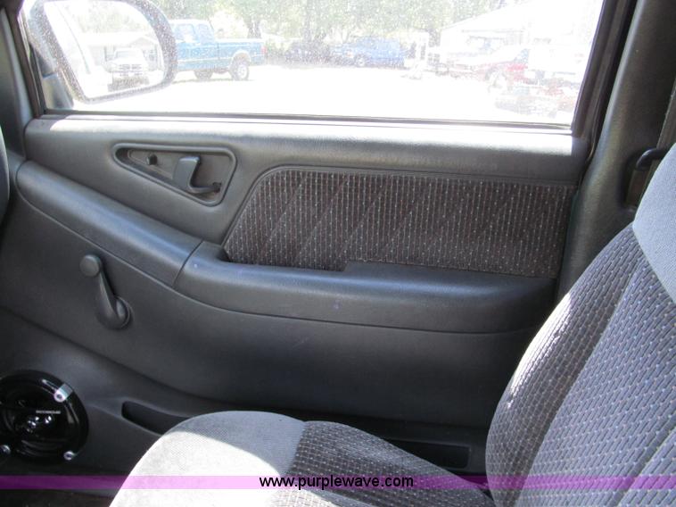 image for item C2489 1995 GMC Sonoma SLS extended cab pickup truck