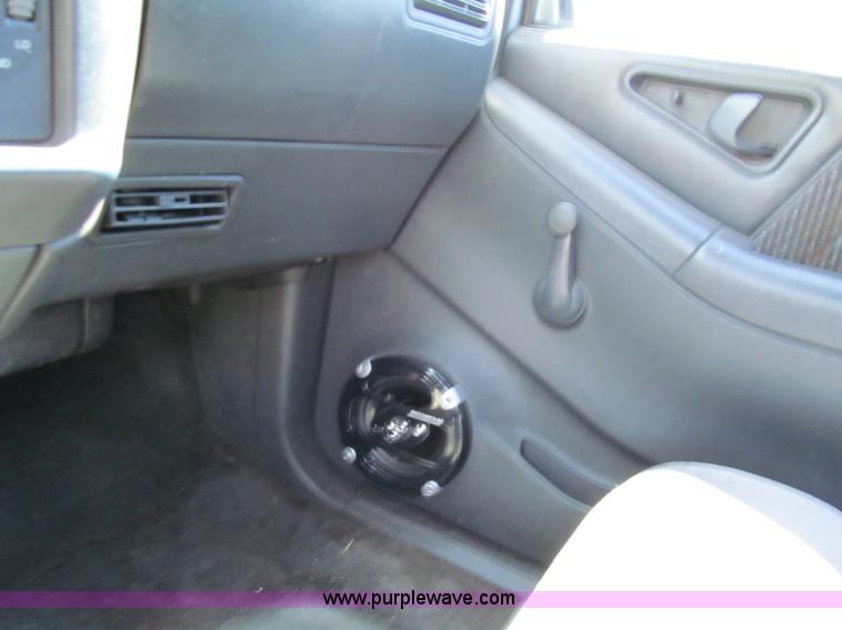 image for item C2489 1995 GMC Sonoma SLS extended cab pickup truck