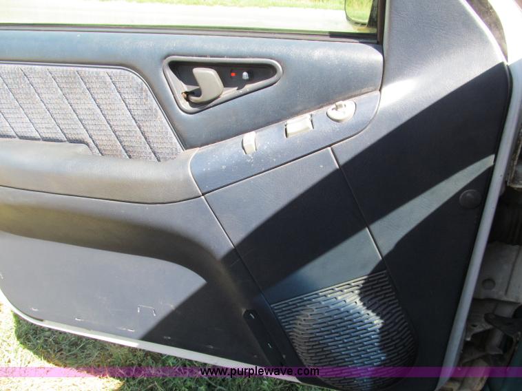 image for item C2489 1995 GMC Sonoma SLS extended cab pickup truck