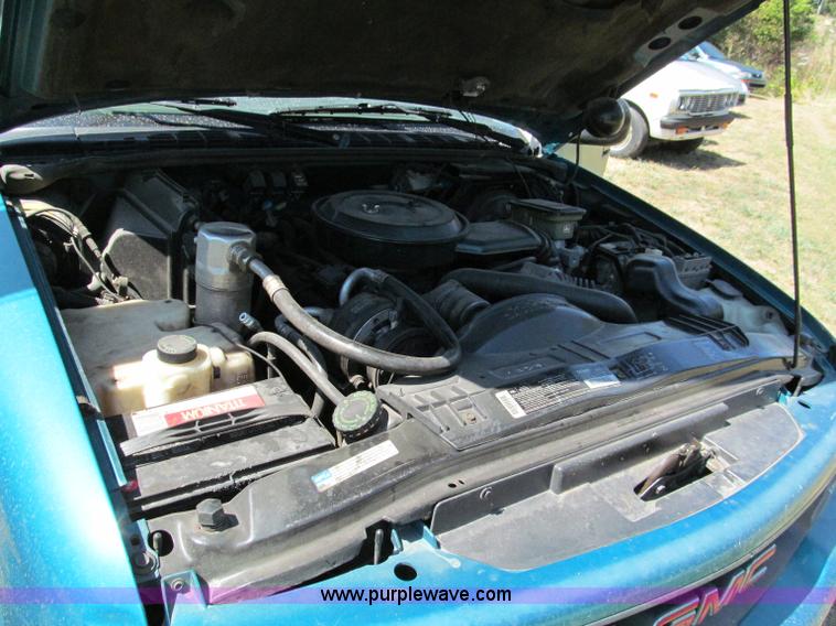 image for item C2489 1995 GMC Sonoma SLS extended cab pickup truck