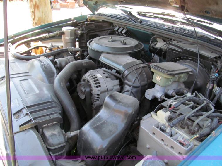 image for item C2489 1995 GMC Sonoma SLS extended cab pickup truck