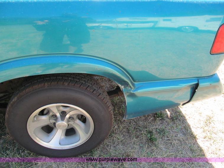 image for item C2489 1995 GMC Sonoma SLS extended cab pickup truck