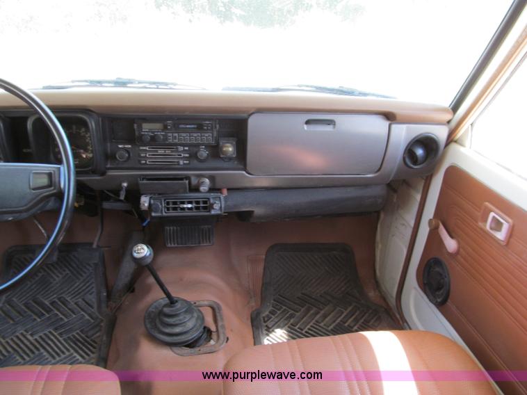 image for item C2490 1979 Toyota Keystone Coach camper truck