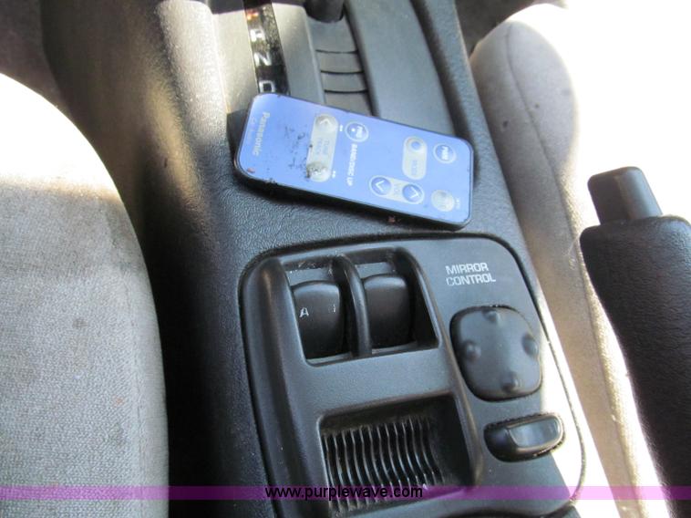 image for item C2491 2000 Saturn SC2