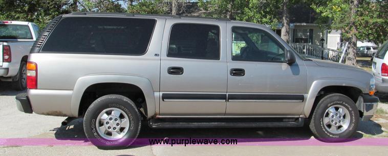 image for item C2493 2001 Chevrolet Suburban LS SUV