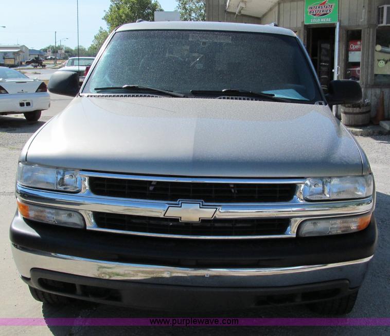 image for item C2493 2001 Chevrolet Suburban LS SUV