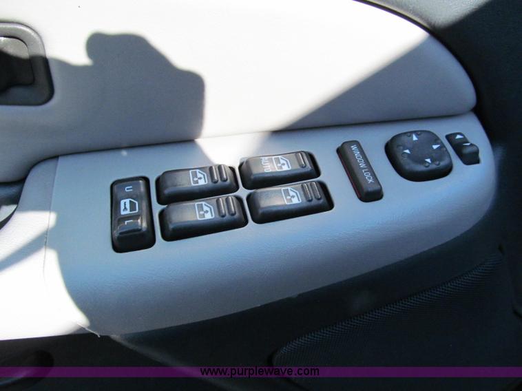 image for item C2493 2001 Chevrolet Suburban LS SUV