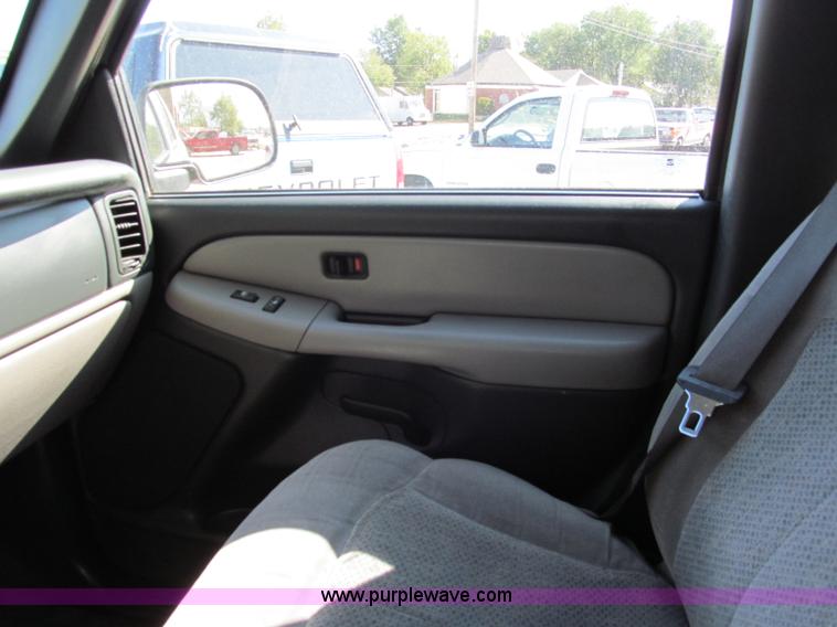 image for item C2493 2001 Chevrolet Suburban LS SUV