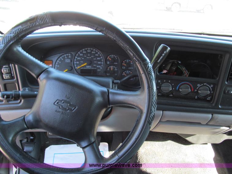 image for item C2493 2001 Chevrolet Suburban LS SUV