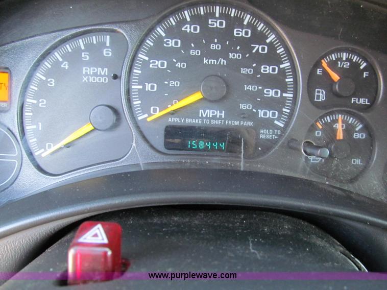 image for item C2493 2001 Chevrolet Suburban LS SUV