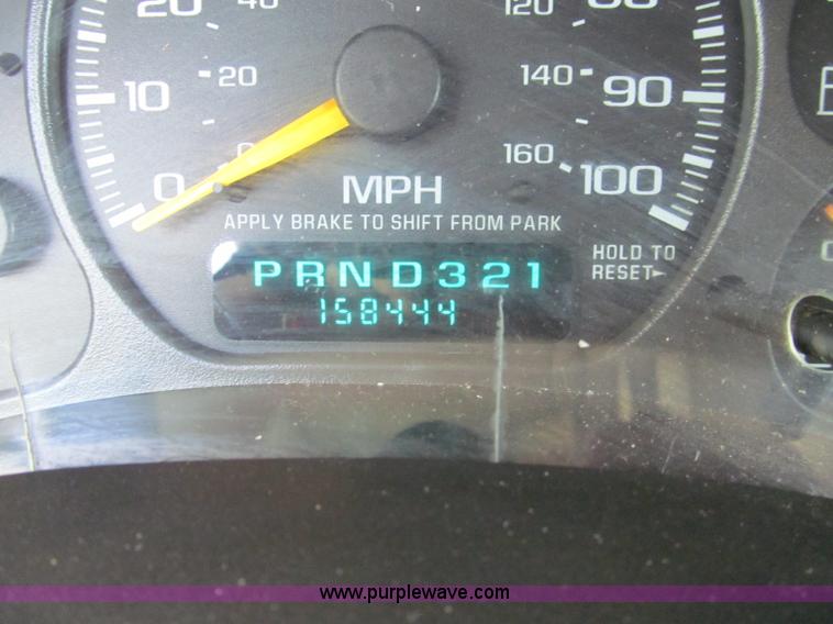 image for item C2493 2001 Chevrolet Suburban LS SUV