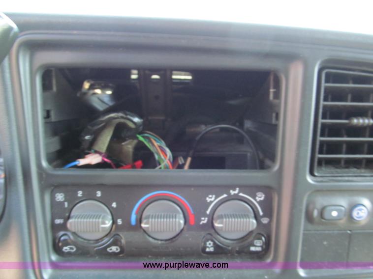 image for item C2493 2001 Chevrolet Suburban LS SUV