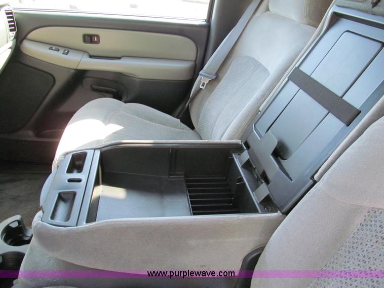 image for item C2493 2001 Chevrolet Suburban LS SUV