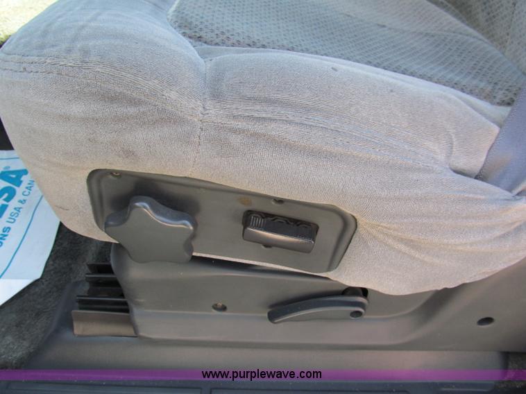 image for item C2493 2001 Chevrolet Suburban LS SUV