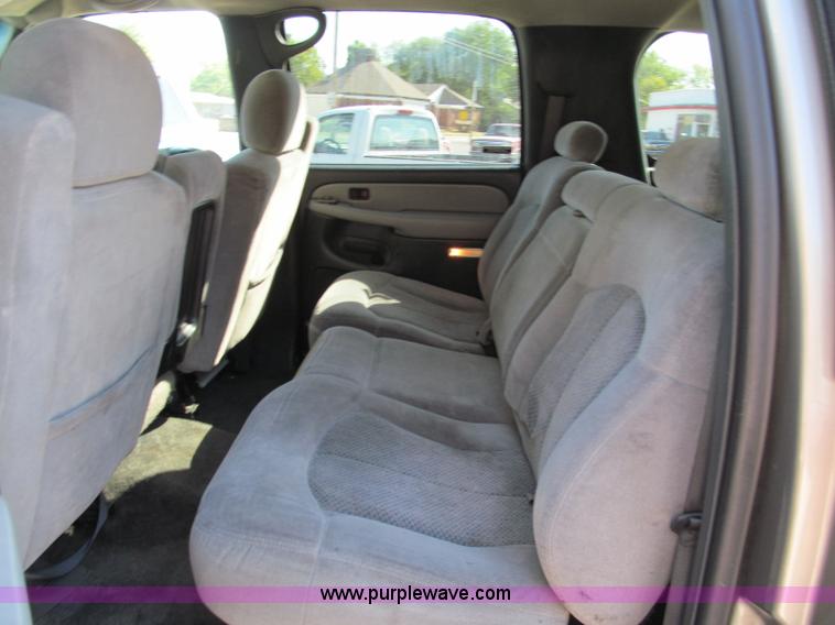 image for item C2493 2001 Chevrolet Suburban LS SUV