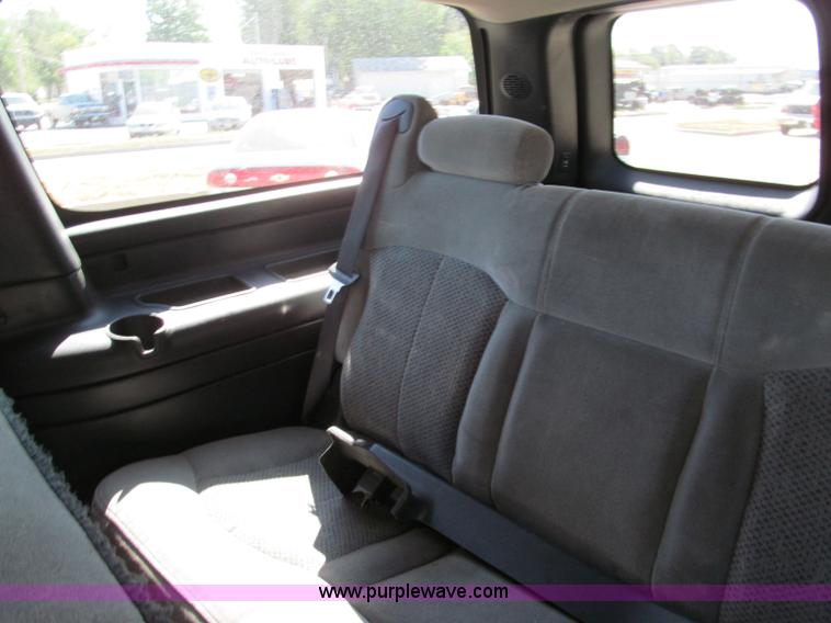 image for item C2493 2001 Chevrolet Suburban LS SUV