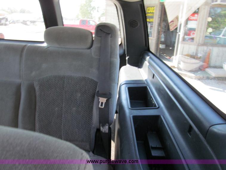 image for item C2493 2001 Chevrolet Suburban LS SUV