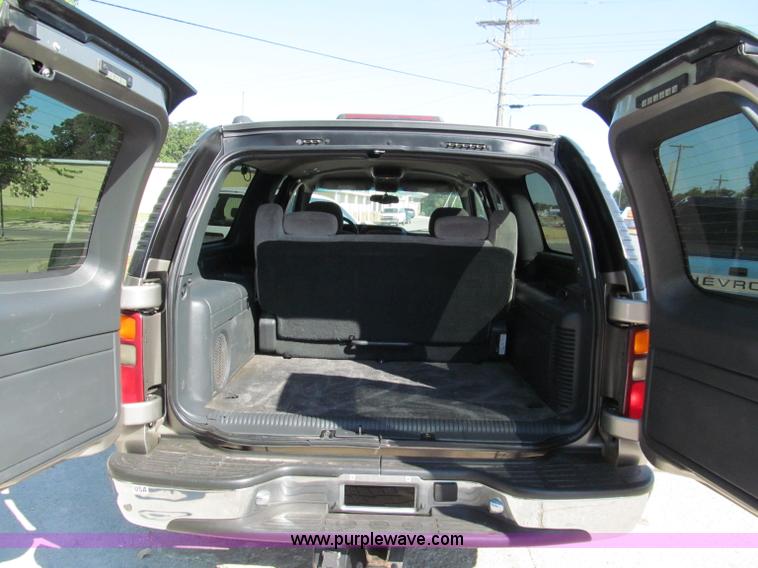 image for item C2493 2001 Chevrolet Suburban LS SUV
