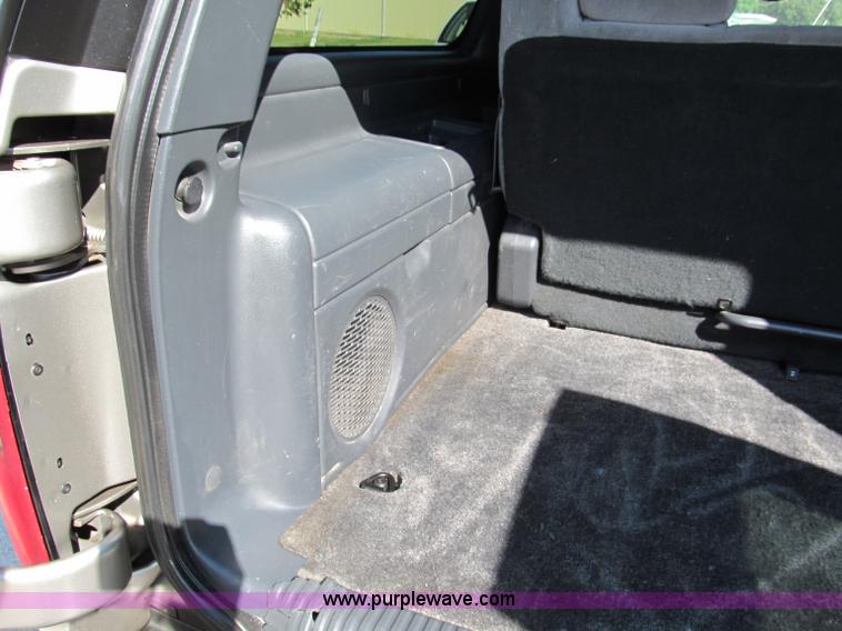 image for item C2493 2001 Chevrolet Suburban LS SUV