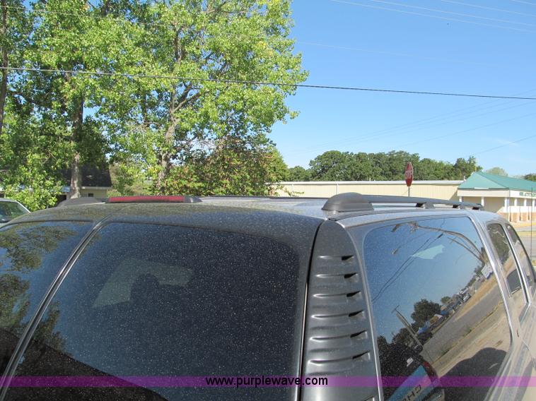 image for item C2493 2001 Chevrolet Suburban LS SUV