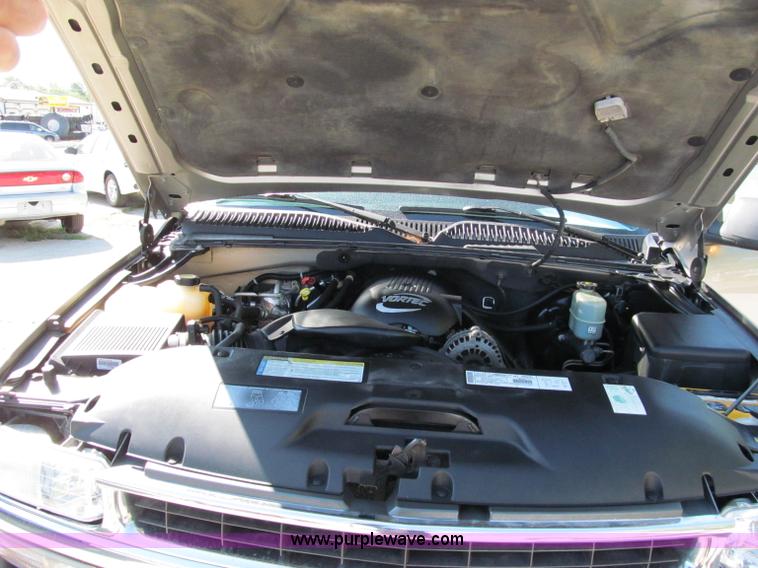 image for item C2493 2001 Chevrolet Suburban LS SUV