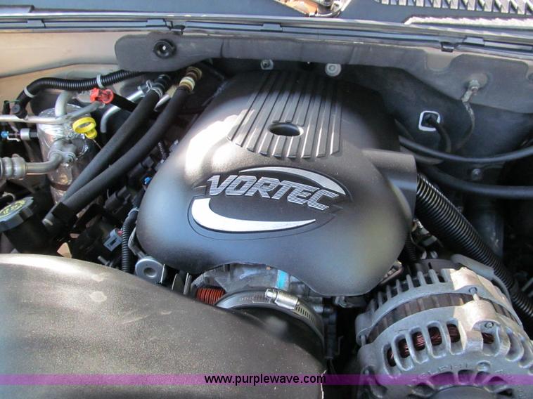 image for item C2493 2001 Chevrolet Suburban LS SUV