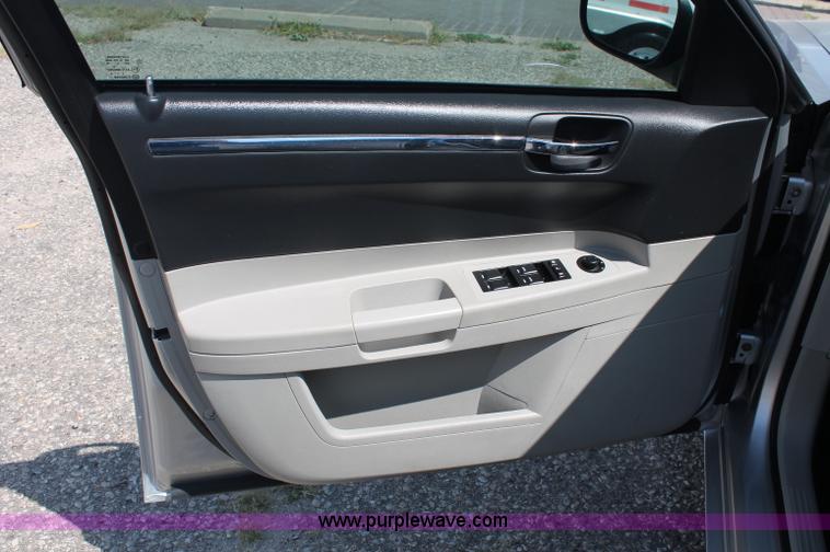 image for item C2691 2007 Chrysler 300 Limited